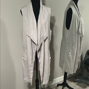 Sleeveless Draped Vest in Light Gray